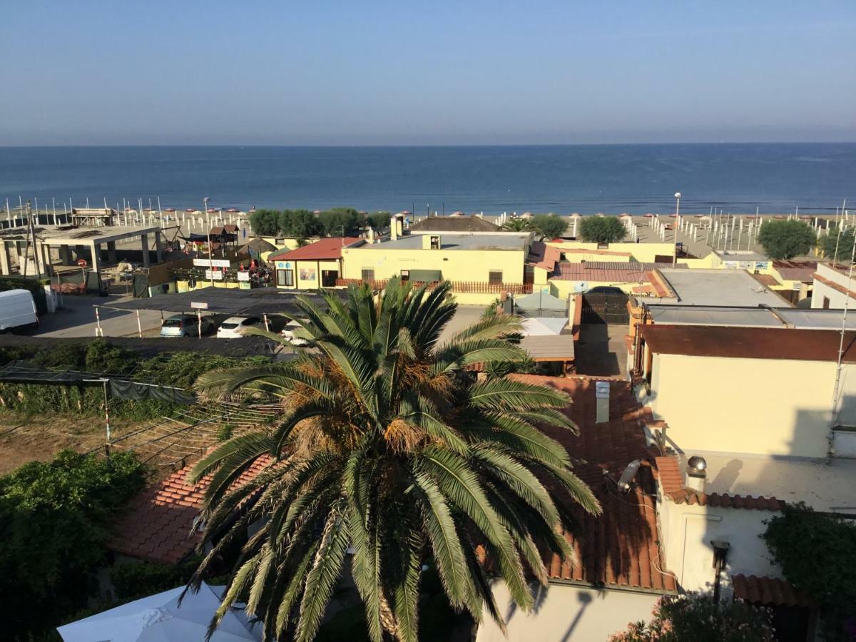 Beach House Lägenhet Passoscuro Exteriör bild